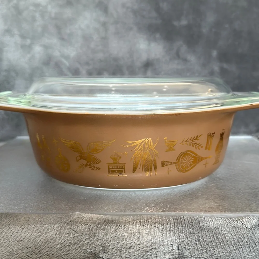 PYREX Early American 043 1.5 qt Casserole with lid - Picture 1 of 6